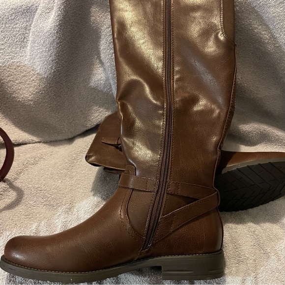 BareTraps Women's Brown Heeled Boots - Picture 1 of 4